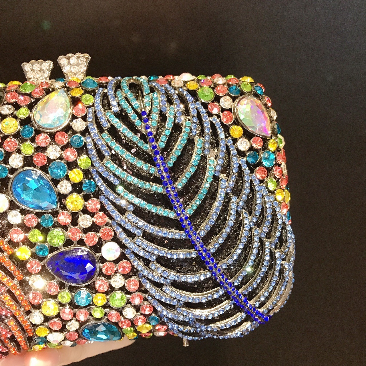 Hoja pluma metal diamantes bolsas de maquillaje bolsas de gemas coloridas bolsas de diamante de diamante de hebilla magnética bolsas de mano