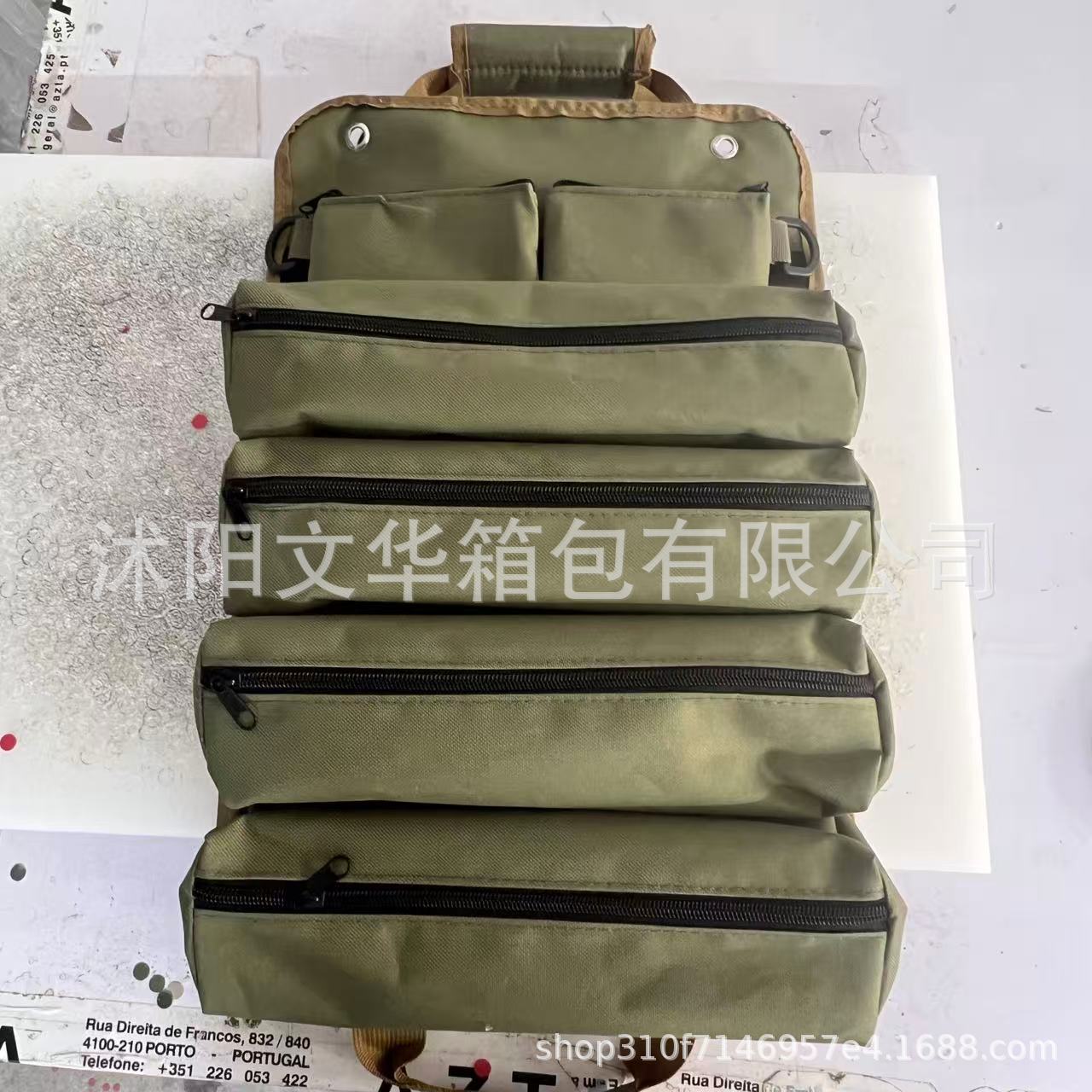 진한 녹색 수납 핸드백