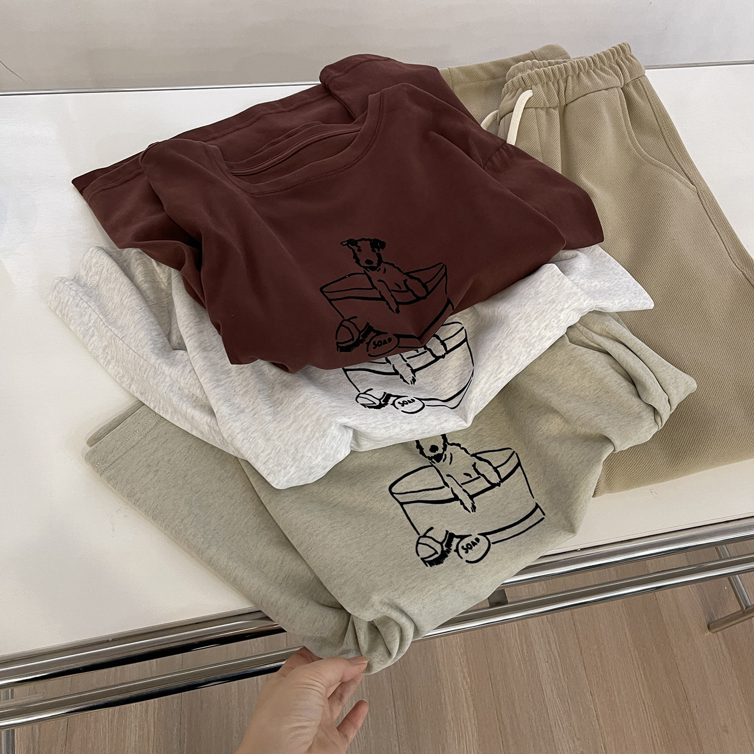 软糯棉磨毛韩版减龄植绒印花小狗长袖T恤女宽松显瘦内搭打底衫秋