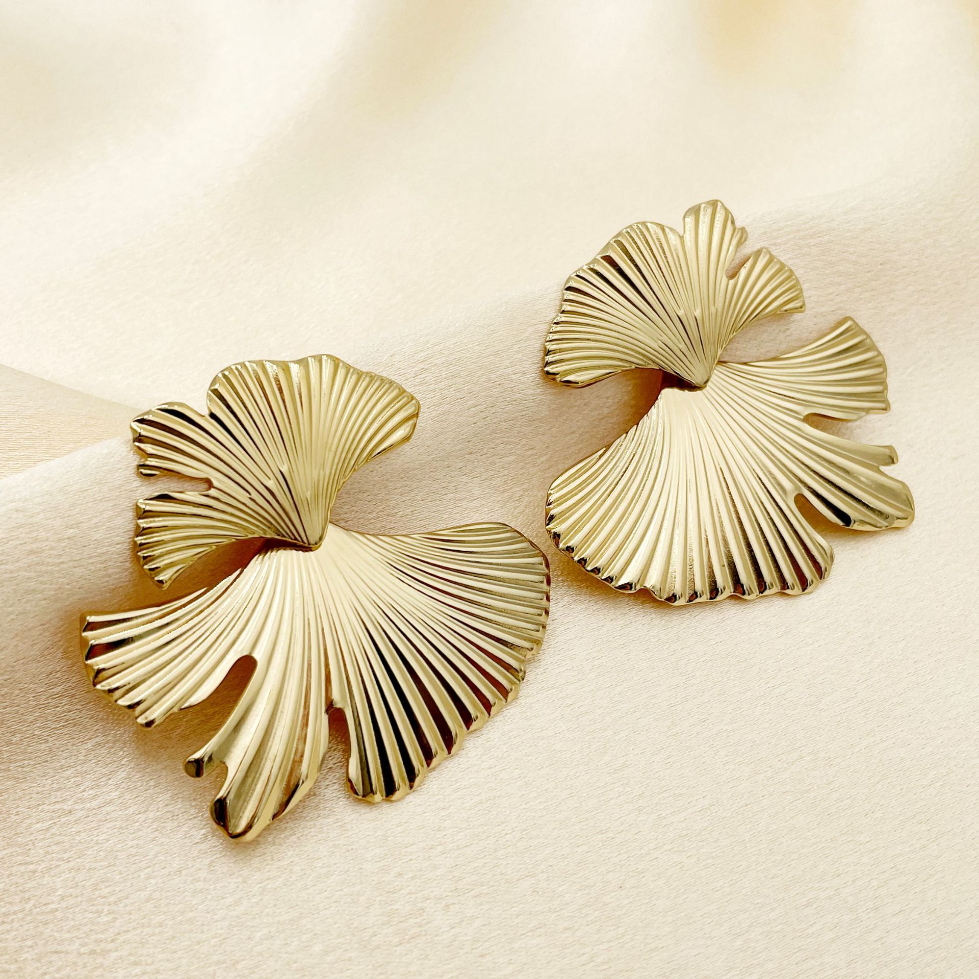 1 Pair Streetwear Leaf Plating Stainless Steel 14k Gold Plated Drop Earrings display picture 1