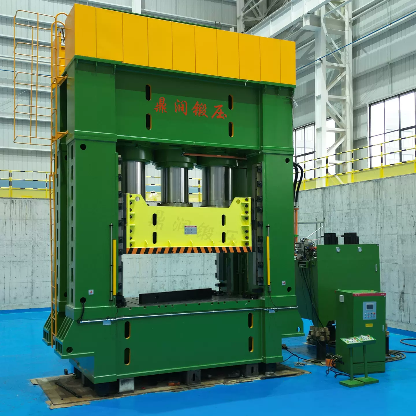 鼎润锻压3000吨新能源电池液冷板冲压液压机汽车储能板模压油压机