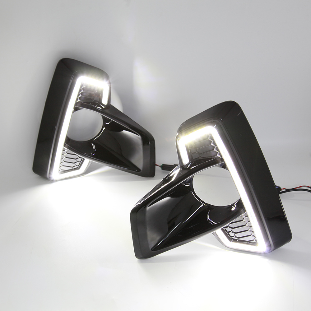 Adecuado para 18-19 Toyota HELAX luz diurna luz delantera parachoques luz LED