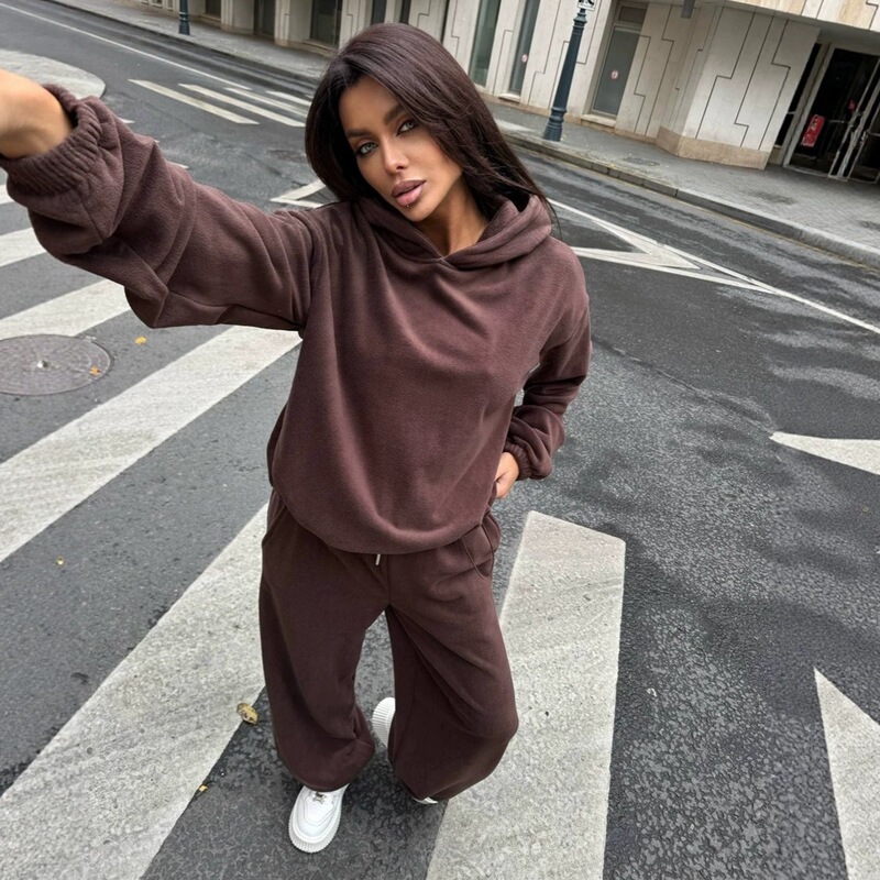 European and American style casual fleece set for women, featuring a solid-color long-sleeved hooded sweatshirt and loose-fitting, drawstring-waist pants, a two-piece outfit