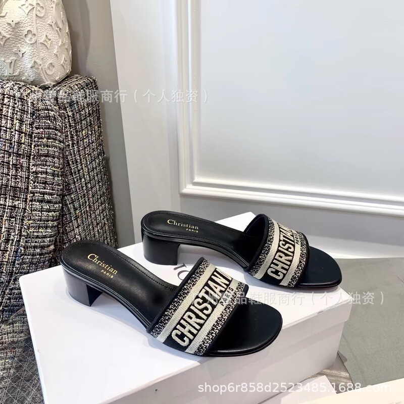 D Home Embroidered Letter Thick Heel Flat Slippers 25s New Summer Outfit Satin Square Head Round Heel Sandals D Home Embroidered Letter Thick Heel Flat Slippers 25s New Summer Outfit Satin Square Head Round Heel Sandals