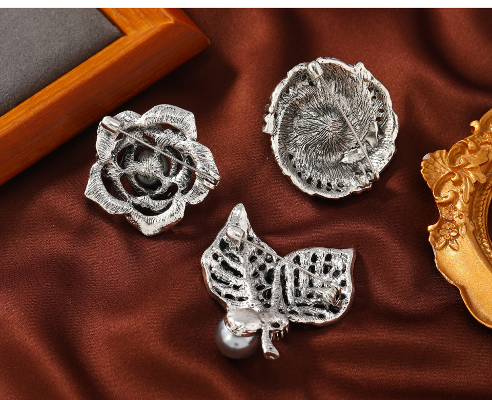 Leaf, Flower Pattern Unisex Gender Plating, Inlay Design Elegant Retro Pin Leaf Flower Alloy Plating Inlay Artificial Pearls Rhinestones Unisex Brooches