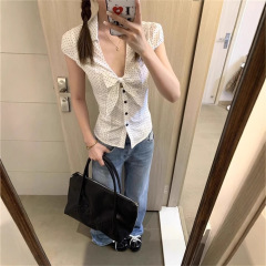甜辣风白色波点短袖衬衫女装夏季辣妹修身收腰短款V领蝴蝶结上衣