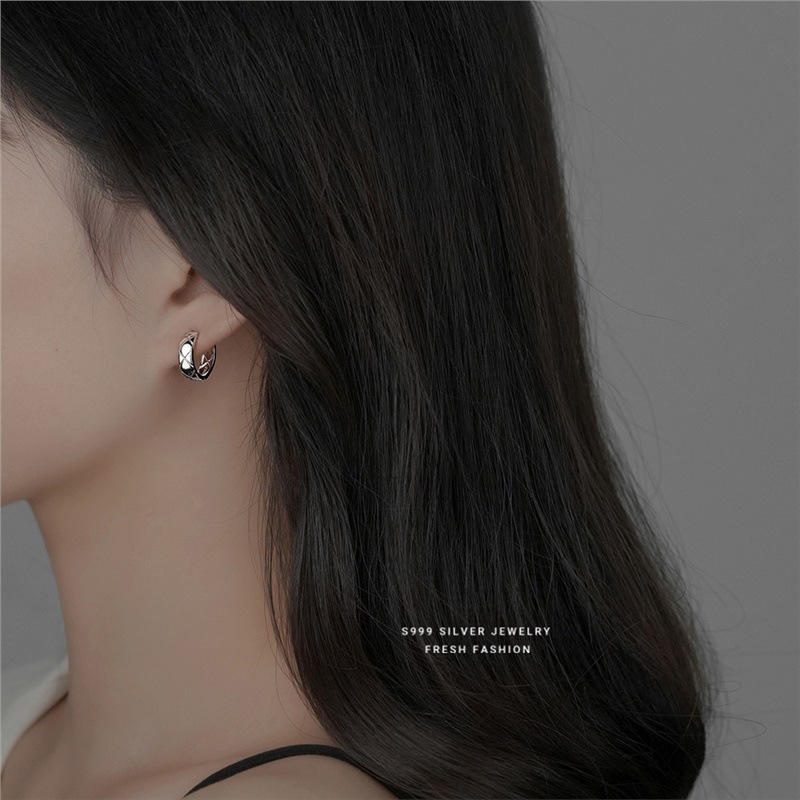 S999 Silver Hoop Earrings With Diamond Pattern Light Luxury Style_voghion.com