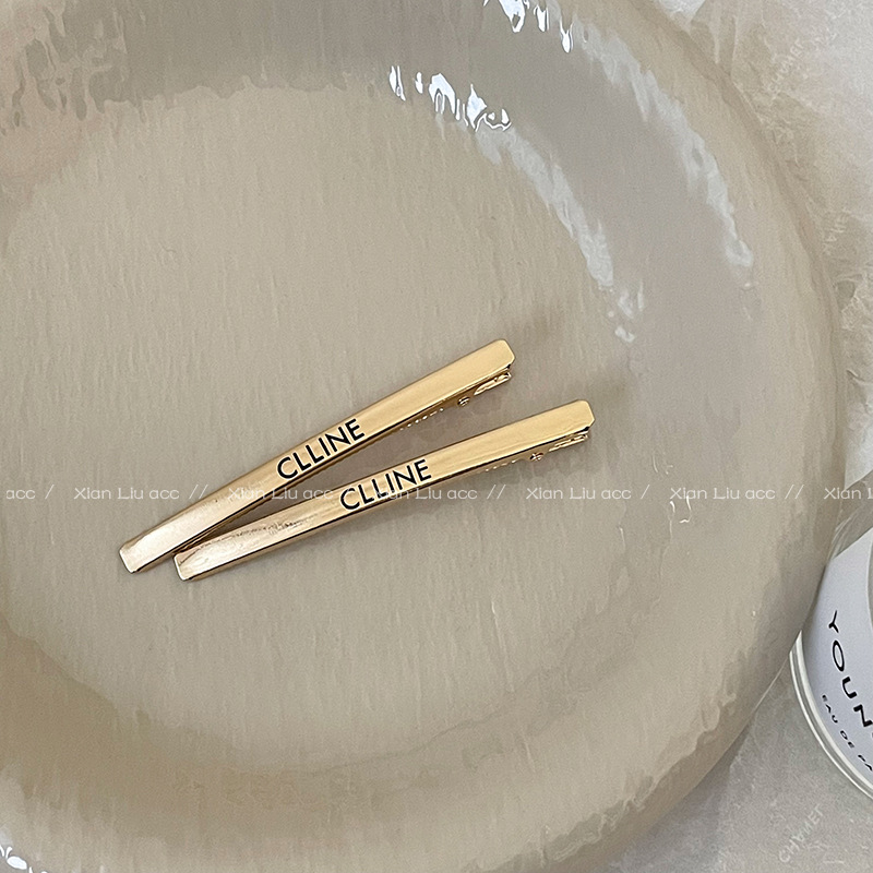 De metal de una sola palabra pico horquilla accesorios para el cabello femenino de alto grado estilo Chanel miumiu carta horquilla ins estilo clip lateral