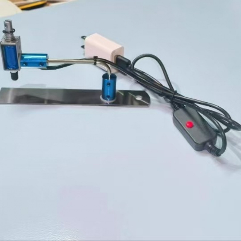 Keyboard Key Clicker Background Physical Computer Keyboard Automatic Random Game Hanging up and Disconnecting to Grab Things and Change Name