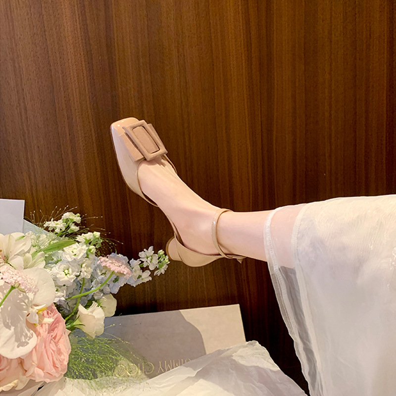 Uva mamá verano nuevo dedo del pie cuadrado Zapatos con tacones altos de las mujeres huecos hebilla oblicua boca baja sandalias tacón grueso para