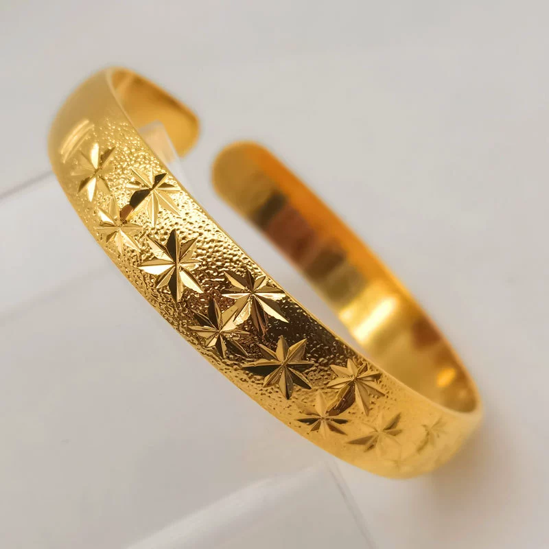 Fashionable modern brass women's bracelet - 10mm wide cuff with starburst engraving pattern