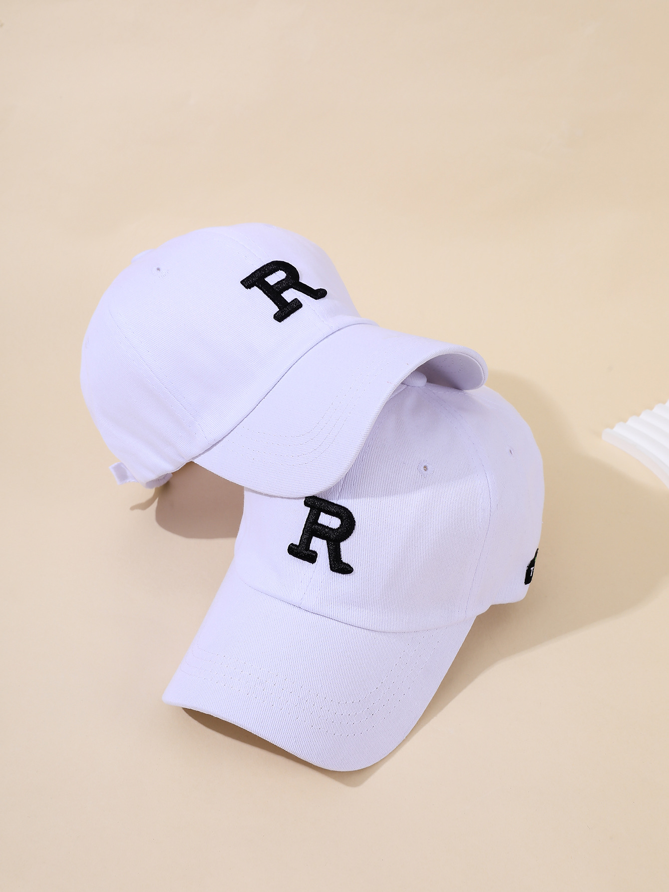 Sombrero de las mujeres nueva moda cara de aspecto pequeño casquillo de pico bordado letra R gorra de béisbol primavera y otoño sol protección sombrero combinación
