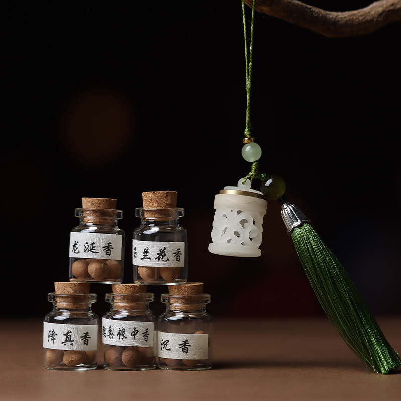 夜光镂空香囊手机链挂件新款复古包包旗袍藏香随身吊坠佩戴挂饰品