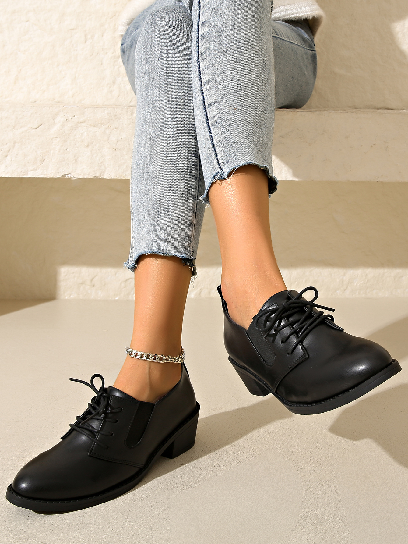 Dames retro veterschoenen met blokhak van leer voor formele look_voghion.com
