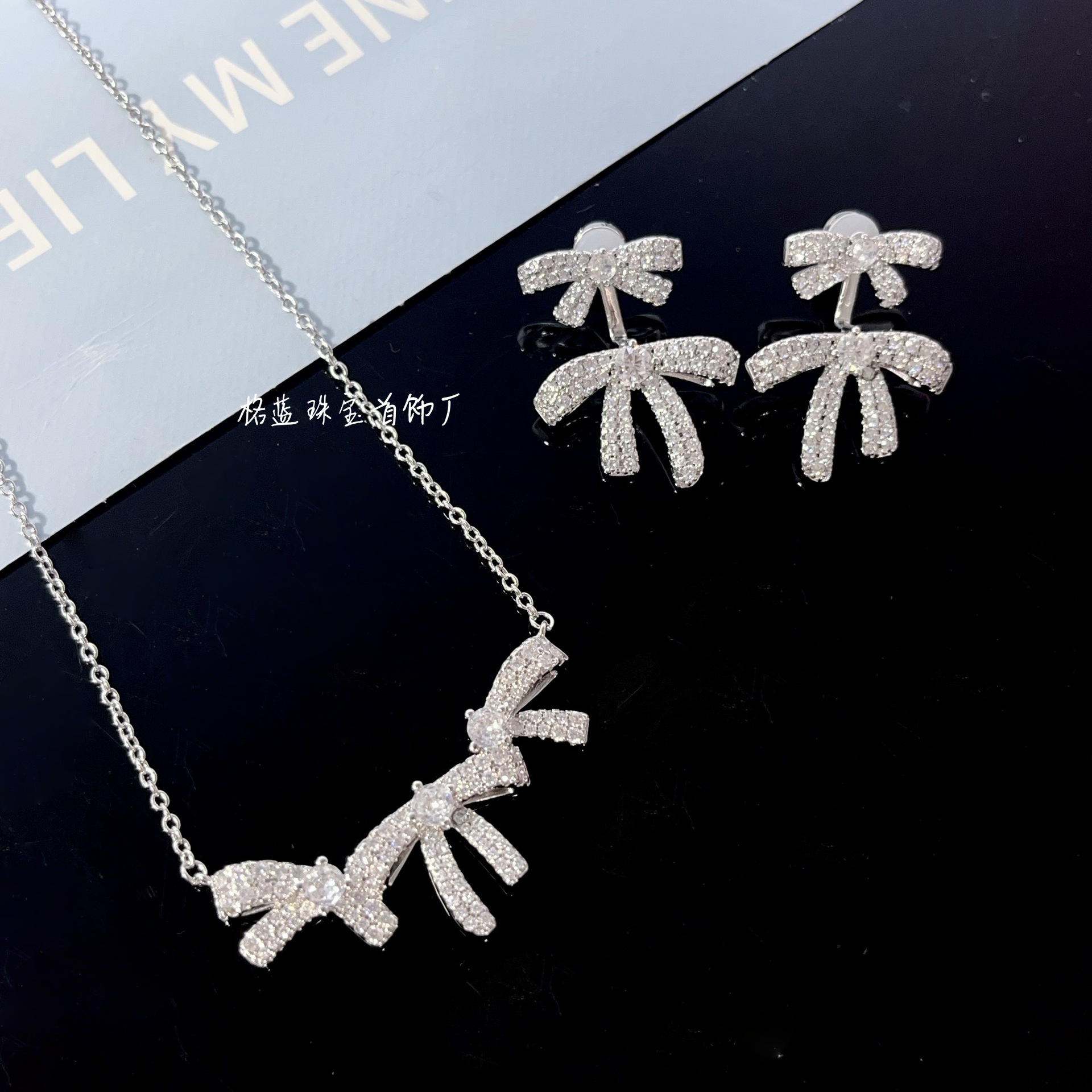 Luxury Double-Layer Bowknot Earrings for Women Elegant Niche Design Sparkling Full Diamond Bow Necklace Collarbone Chain