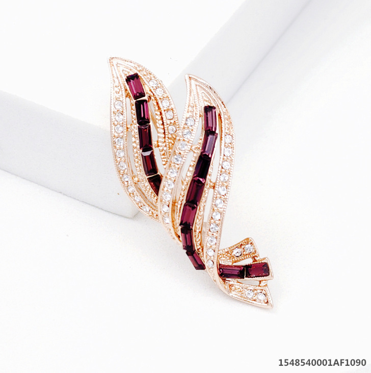 ŷ��ʱ�г����߼���΢���ʯ��Ҷ����ٴ������ػ�Ů˿��������