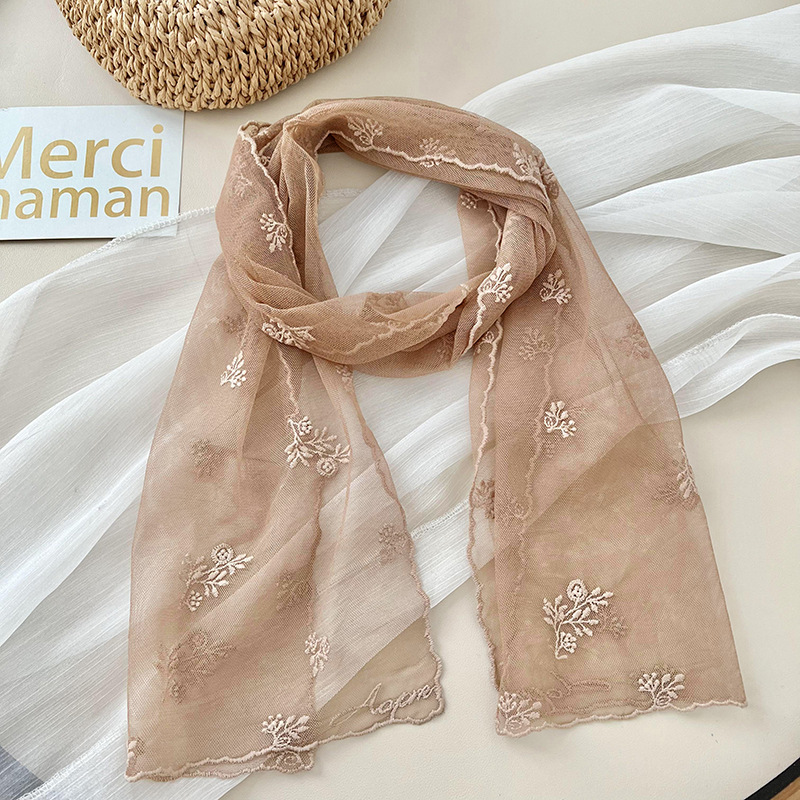 Color café con flores en relieve