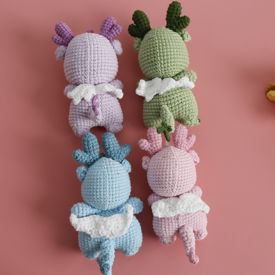 Oferta especial tejida a mano muñeca de dragón lindo pequeño Dragón Volador lana ganchillo exquisitos adornos nuevo bolso hecho a mano colgando