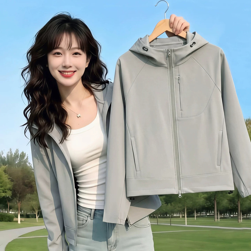 Softshell jacket for women, spring/autumn 2026 new style, popular design, short windbreaker with hood, suitable for middle-aged mothers