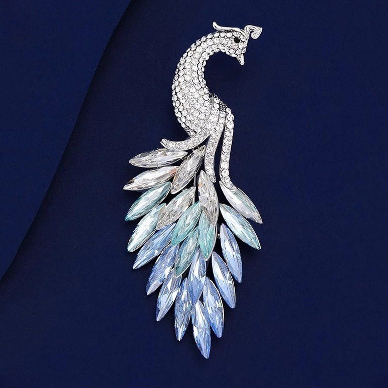 Retro fashionable elegant sophisticated brooch