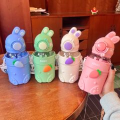 かわいい斜め頭うさぎプラスチックカップ子供用カップ携帯用水筒高品質耐熱夏用バウンスカップ