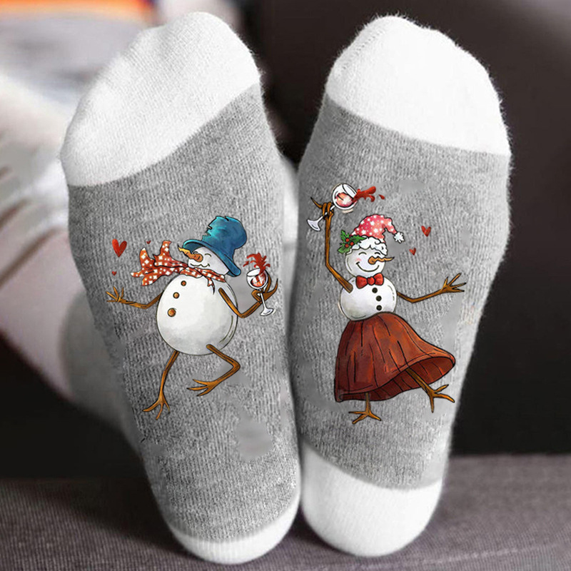 Calcetines navideños con letras de colores en contraste, estampado de muñeco de nieve, calcetines unisex de algodón con elementos navideños para comercio exterior.