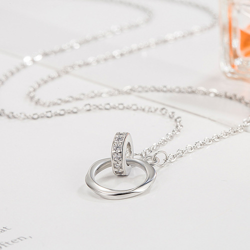 Interlocking Mobius Necklace Women's Light Luxury Niche High-Design Clavicle Chain  New Exquisite