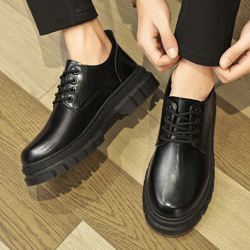 2024 otoño nuevos zapatos de cuero casuales aumentan la tendencia de los zapatos de herramienta de hombre con cabeza redonda con suela suave, zapatos de moda con suela gruesa