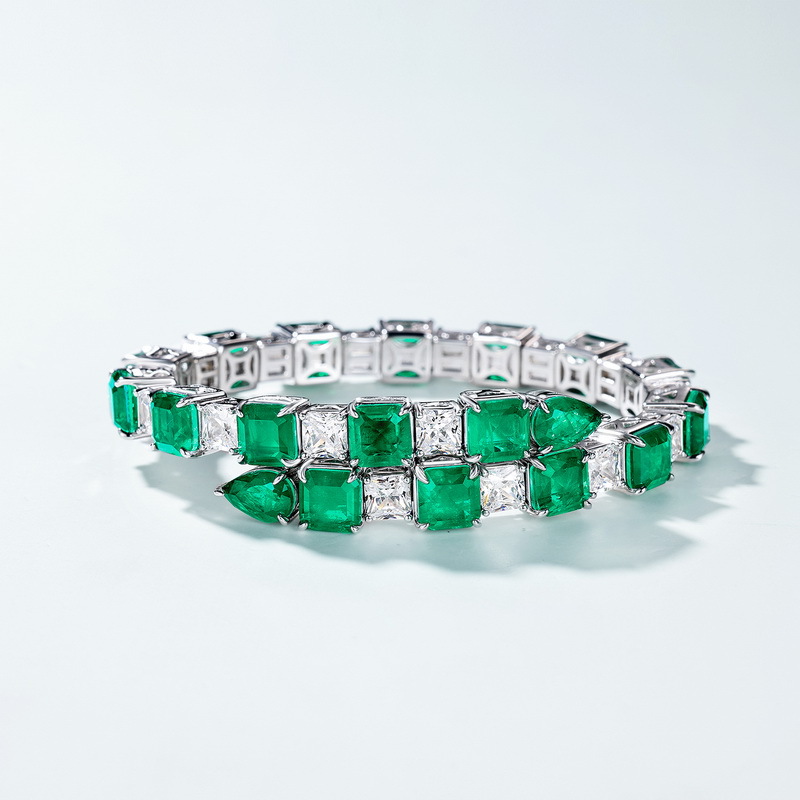 Nuevo estilo transfronterizo de lujo ligero, industria pesada, pulsera de tesoro verde sintético femenino S925, joyería de tesoro de color sintético con incrustaciones de plata, atmósfera europea y americana