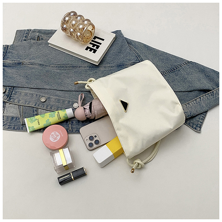 2025 New Korean-style fashionable and niche single-shoulder bag, hand-held trendy and casual bucket bag, women's commuting crossbody bag for work undefined