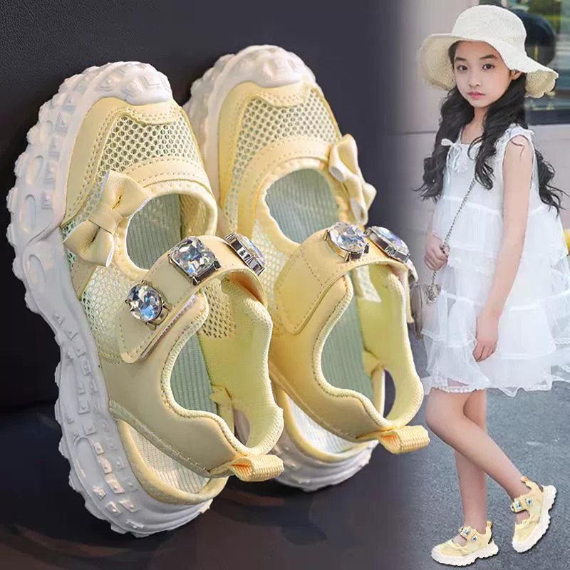 Спортивные сандалии для девочек с одной сетью, милые банты, летом 2025 года маленькая девочка, большие стразы, полые, сетка, детская обувь