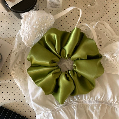 Sweet and Sophisticated Color-Toned: Saç üçün rezinlər - high-end-satin-circle-green