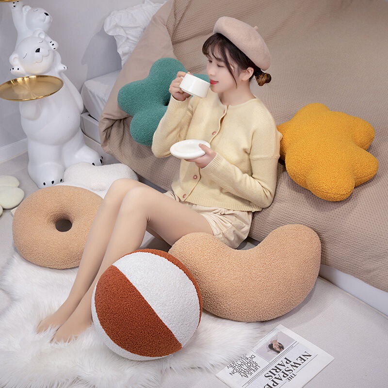 Simple ins style sofa cushion bay window decoration shaped clouds three-dimensional spherical cushion teddy velvet pillow wholesale Simple ins style sofa cushion bay window decoration shaped clouds three-dimensional spherical cushion teddy velvet pillow wholesale