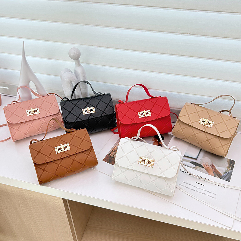 A generation of Guangzhou foreign trade small bag wholesale new female embossed embossed small square bag simple classic handbag A generation of Guangzhou foreign trade small bag wholesale new female embossed embossed small square bag simple classic handbag