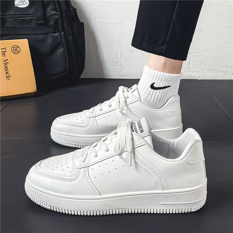 Primavera de zapatos blancos de suela gruesa 2024 nuevos zapatos de hombre estudiantes de moda de skate casuales elevados zapatos deportivos transpirables