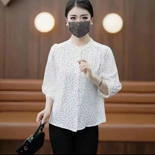 2025 spring and summer thin style fashionable mid-sleeve ice silk top, fat girl loose belly cover large size Western-style small shirt, middle-aged