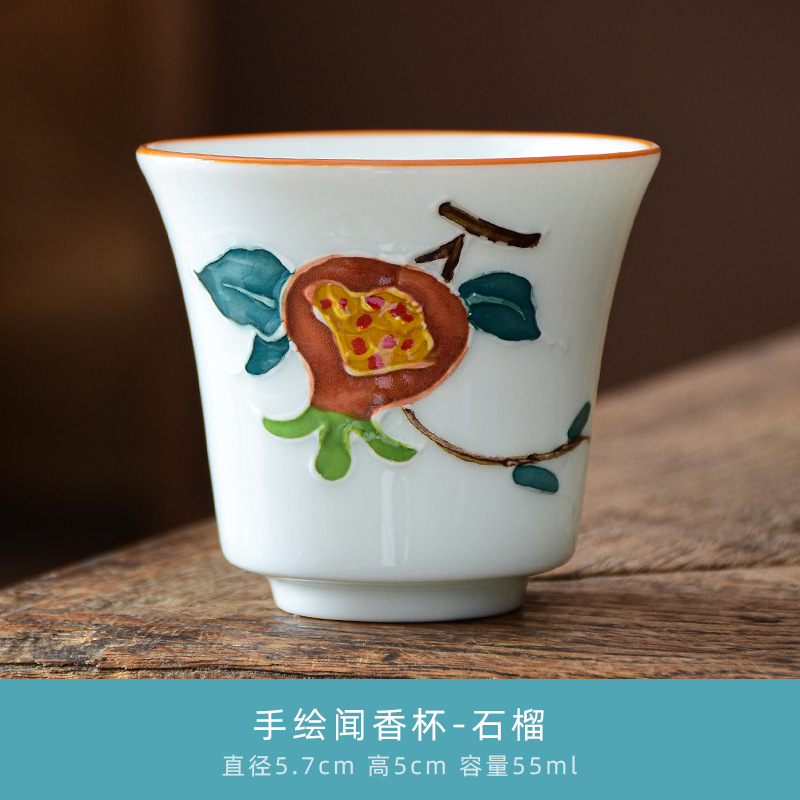 Taza de té pintado a mano en relieve Lotus Taza de cerámica taza de té personal taza maestra pequeña taza individual juego de té Kung Fu taza de té tazón de té