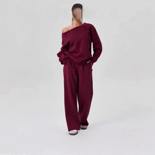 Спортивный костюм с открытым плечом