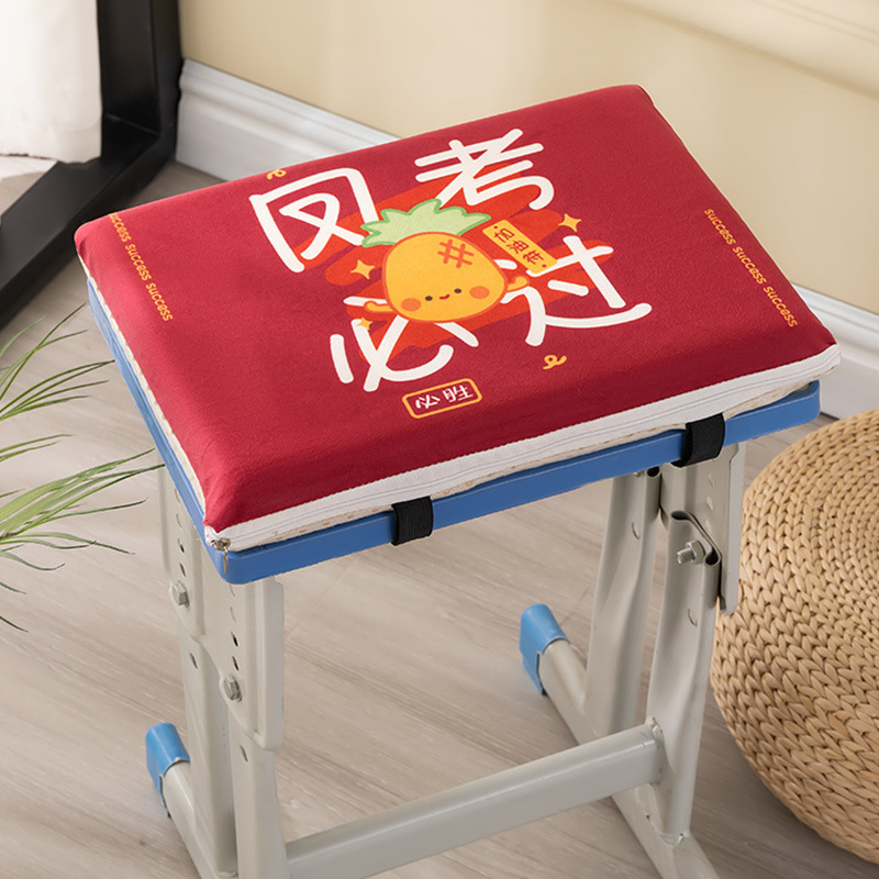 小学生の座布団教室専用の椅子マットは長く座っています。|undefined