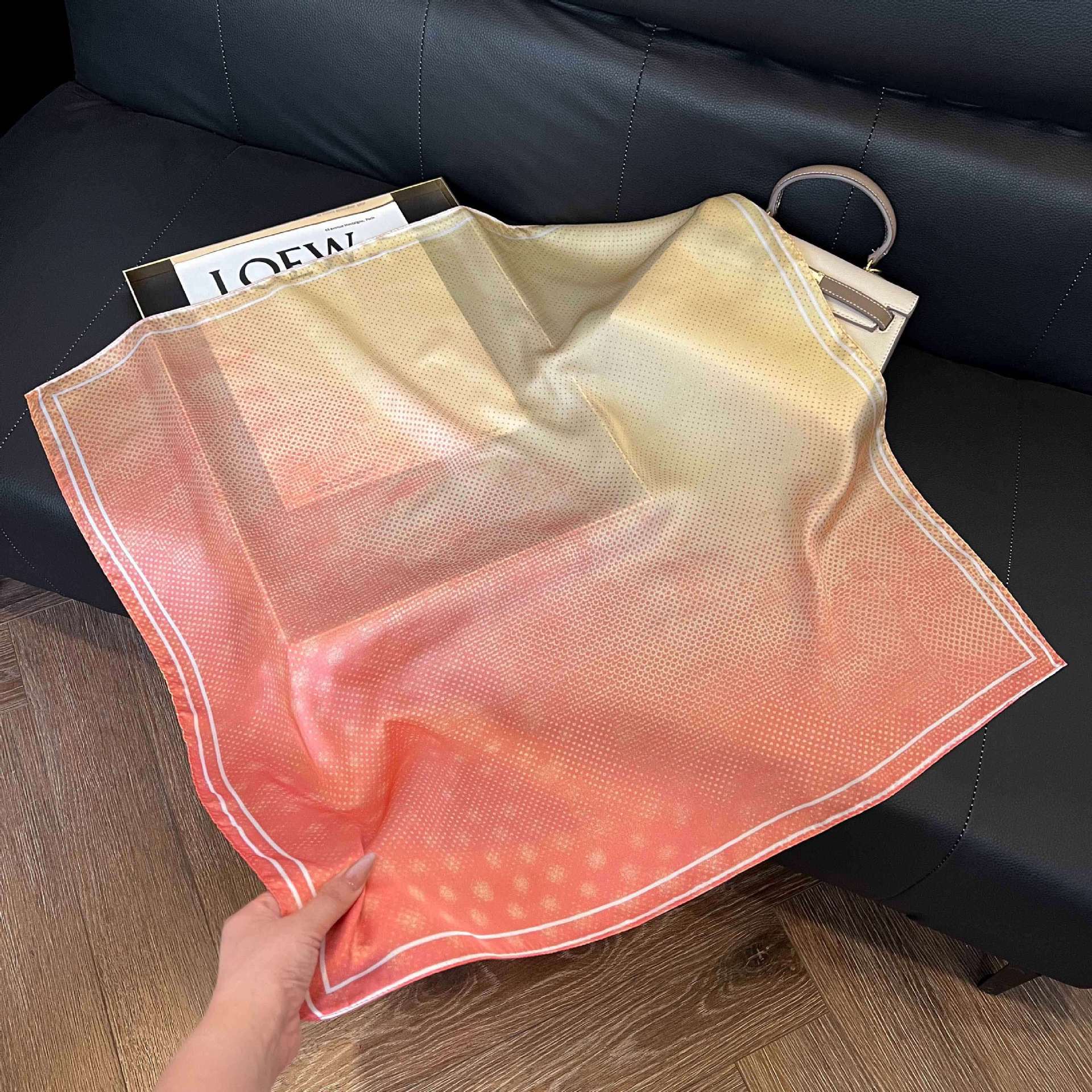 Transfronterizos nuevos bufandas de seda azul de alto nivel de seda cuadrada de simulación bufandas de moda de decoración de moda de combinación bolsa correa de pelo bufandas profesionales