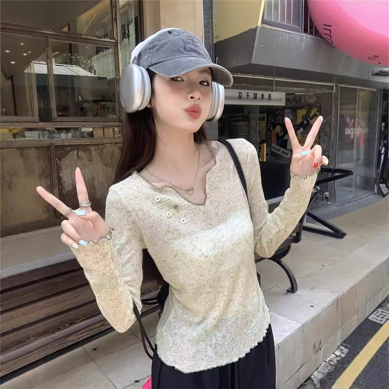 Designing V-neck Spice Girls Sunscreen T-shirt Autumn Niche Buttons Thin Slim-fit Slimming Pure Desire Top Instagram