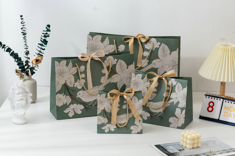 Wedding, Banquet, Evening Party, Festival Occasion Shopping Packaging Clothing Gift Jewelry Portable Kraft Paper Bags
