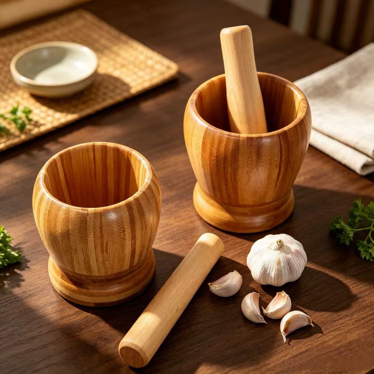 Fabricantes al por mayor cocina de ajo manuales pulverizador de ajo doméstico de madera sólida prensa de ajo moledor de ajo creativo de ajo pulverizador