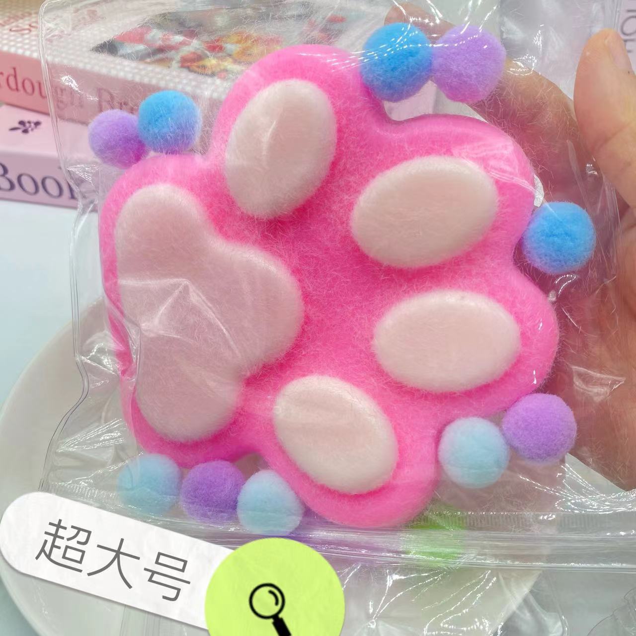 Pequeño libro rojo con garras de felino de peluche super grandes pellizcadas pellizcadas juguetes de descompresión de barro súper suave para jugar pellizcadas pellizcadas pellizcadas reducción de presión image 7