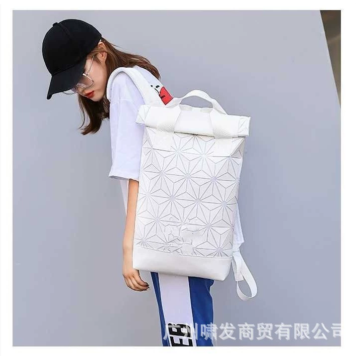 Capacious backpack with diamond pattern, sports bag for men and women, sports laptop