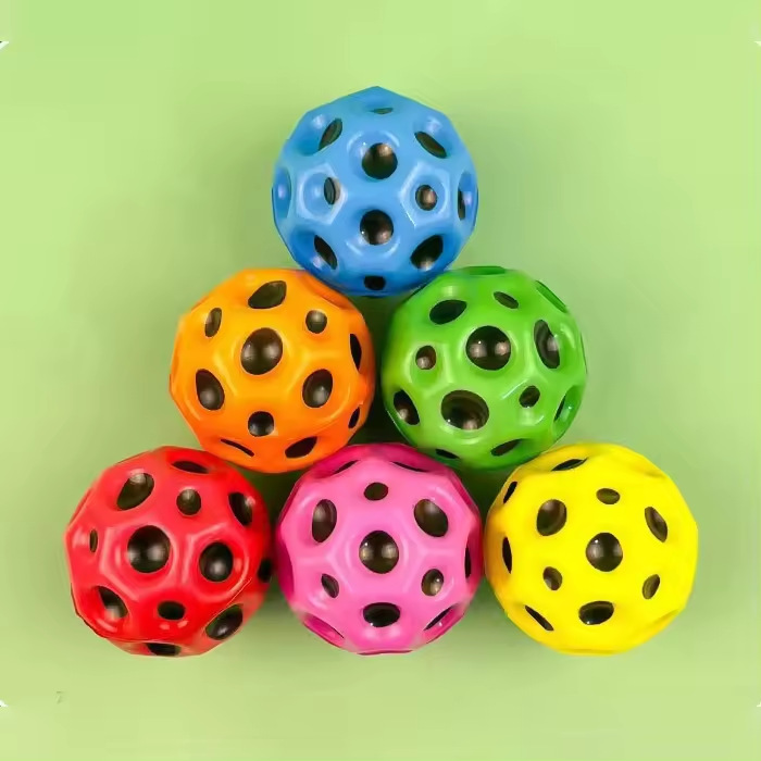 Venta caliente transfronteriza 7CM espuma PU bola de estrés estiramiento brillante baloncesto pequeño descompresión para niños juguete de ventilación rugby image 20