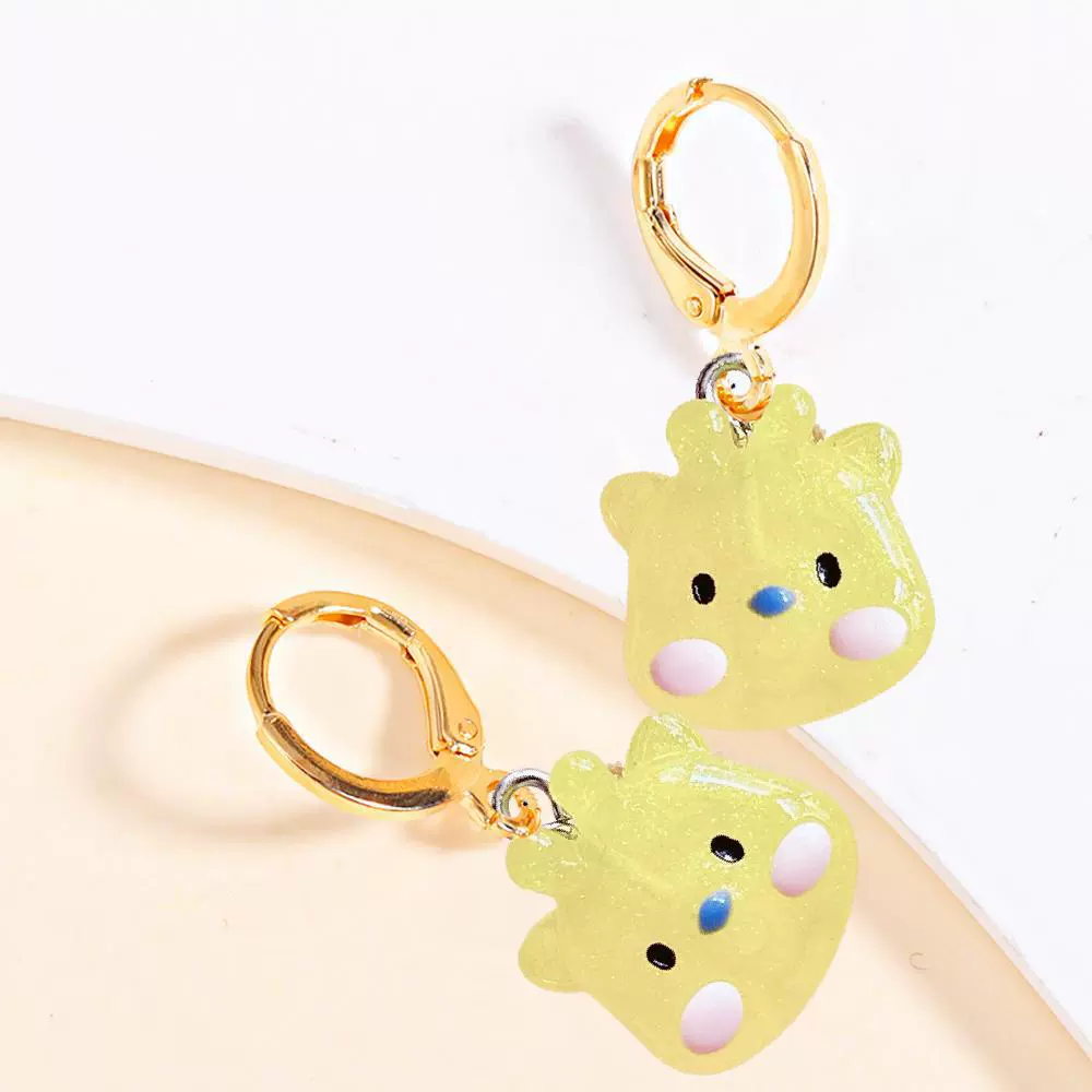 Small design trend earrings, Amazon, trend of season