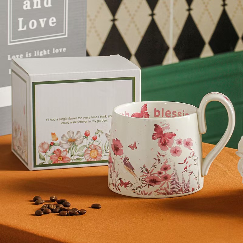 Flores de dibujos animados pintadas a mano Taza de gran capacidad Taza de cerámica Taza de café de alto valor Taza de agua Taza de desayuno con mano