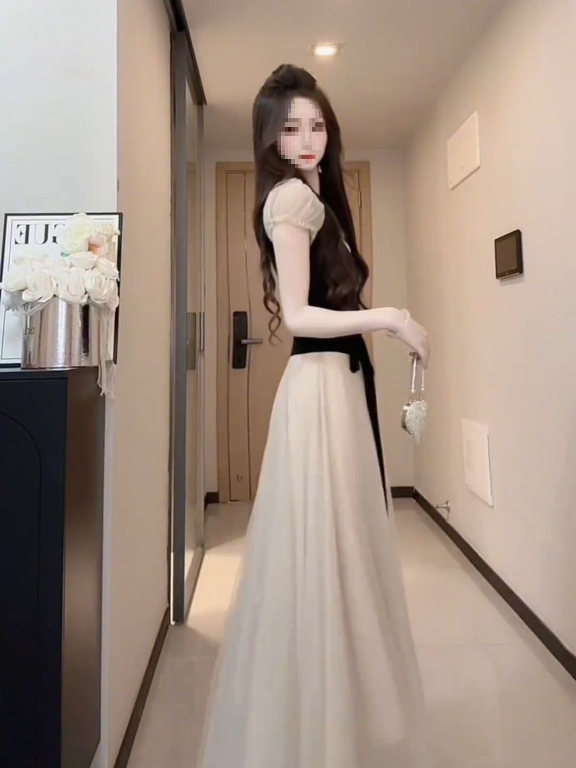 Đầm maxi nữ cổ vuông tay ngắn phong cách Pháp, thiết kế chắp vá thanh lịch, dáng suông nhẹ thắt eo — Đánh vần màu đen chi tiết 7