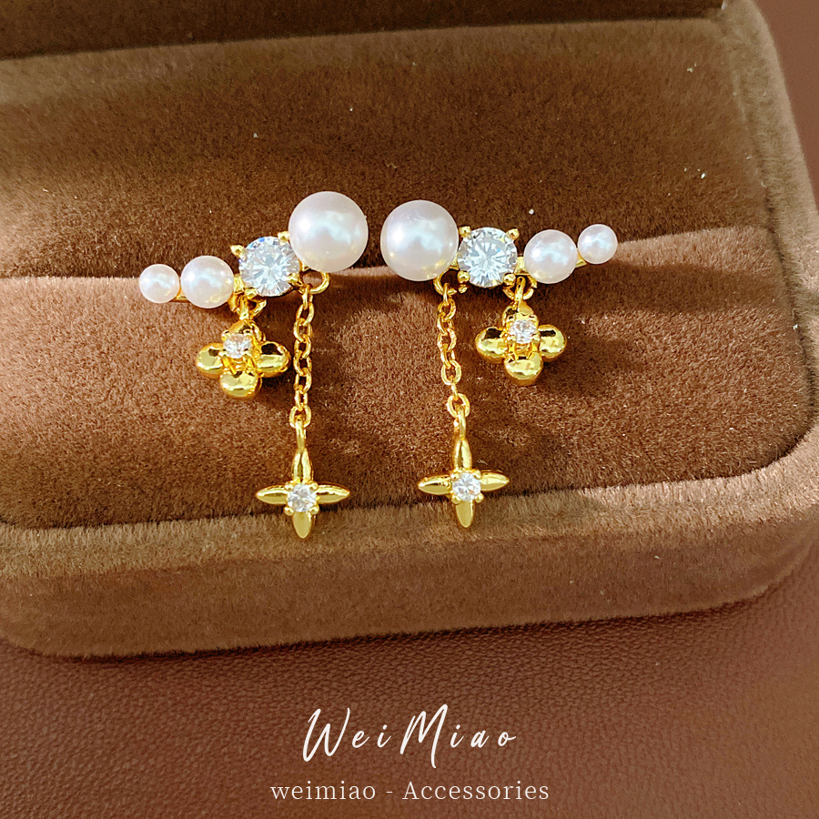 Agujas de plata galvanizadas de oro real, flores de perlas de diamante, perlas de diamante, pendientes de temperamento, pendientes de lujo ligero, pendientes de alta calidad